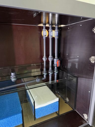 Aquarium mit Schrank und Abdeckung