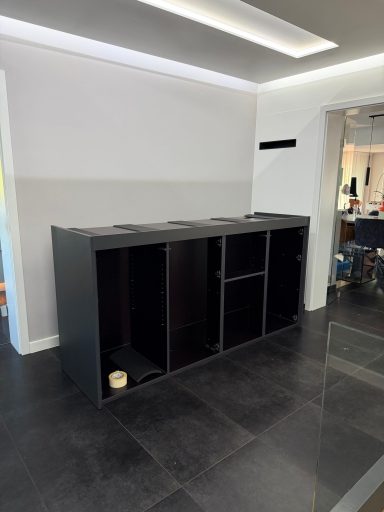 Aquarium mit Schrank und Abdeckung